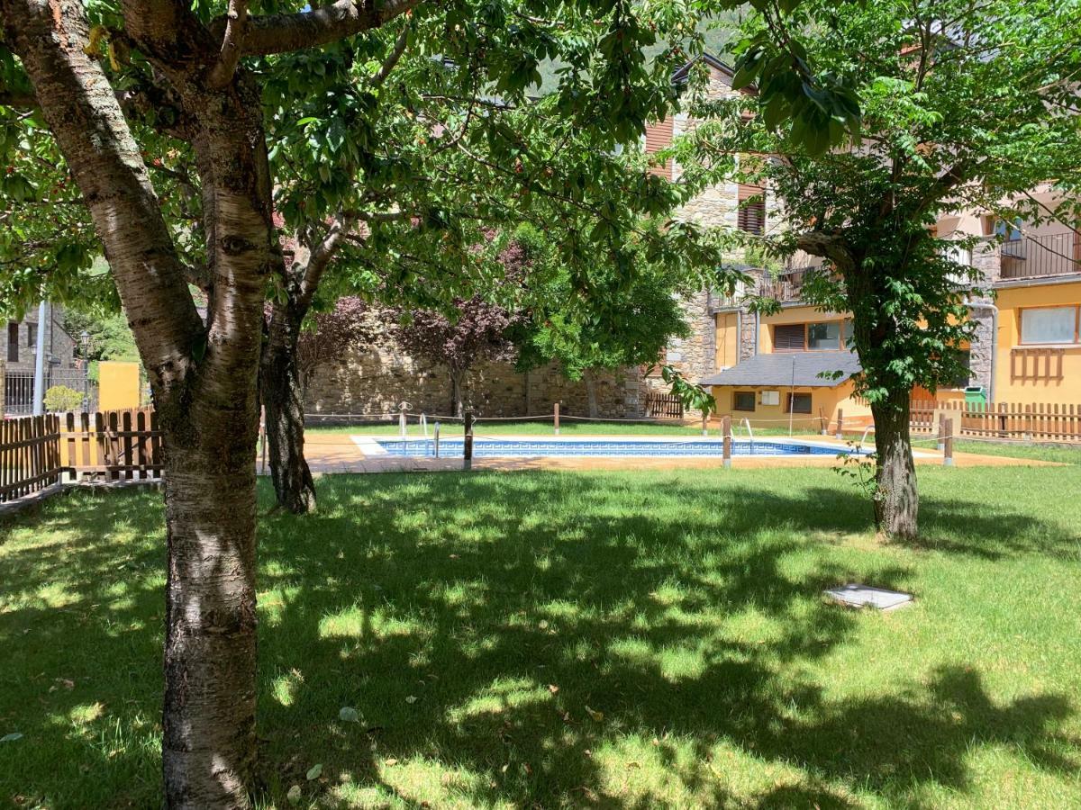 Bpirineos-Blest Apartment Бенаск Екстериор снимка